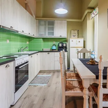Apartment Rose Nest - Urban Comfy Escape Kalamata