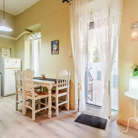 Rose Nest - Urban Comfy Escape Kalamata