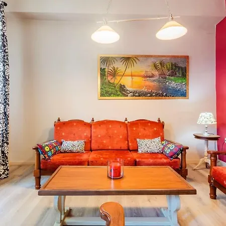 Rose Nest - Urban Comfy Escape Apartment Kalamata