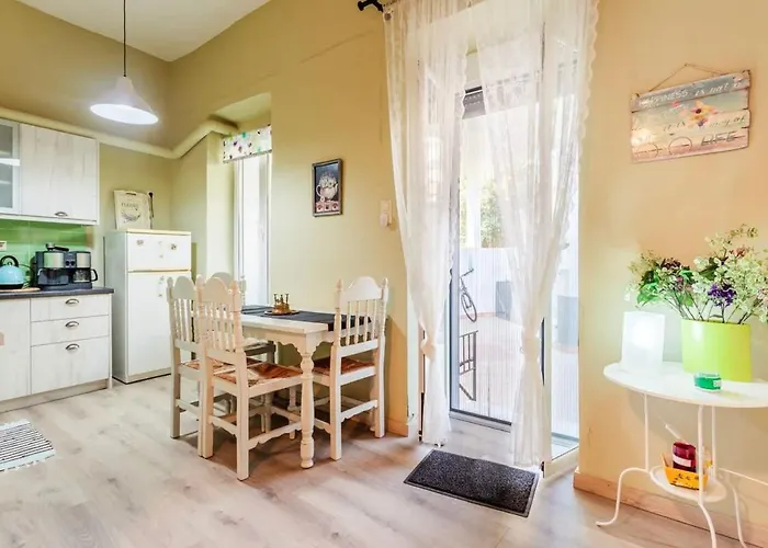 Rose Nest - Urban Comfy Escape Kalamata