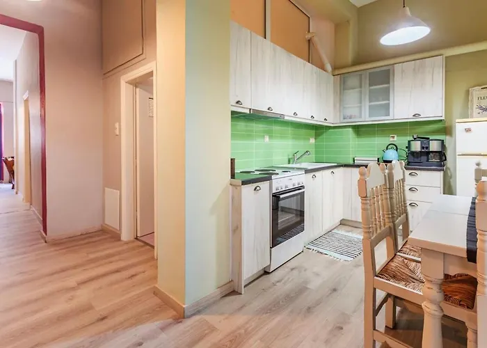 Rose Nest - Urban Comfy Escape Apartmán