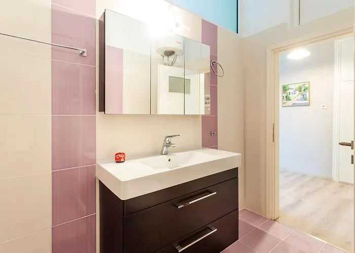 Rose Nest - Urban Comfy Escape Apartmán Kalamata